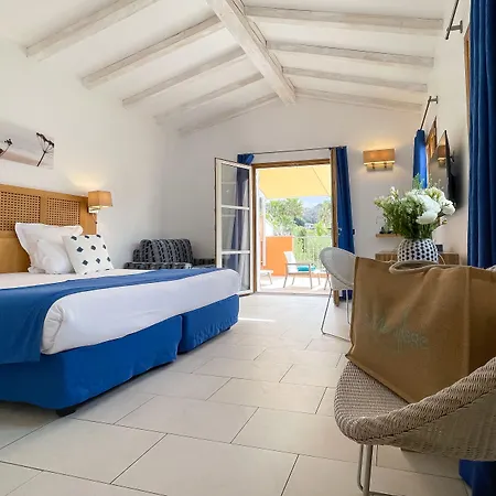 Le Mouillage Отель 4*