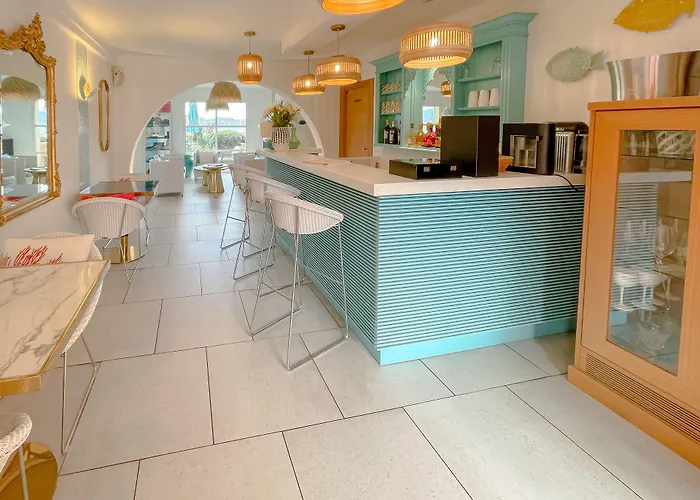 Otel Le Mouillage 4*